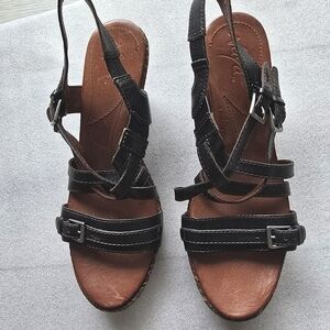 NAYA LEATHER BLACK STRAPPY SANDALS